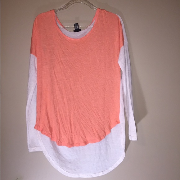🛍🍑Rue21 Peach and Creme High Low Top🍑 - Picture 1 of 4